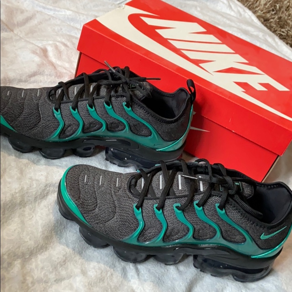Nike Air Vapormax Plus Sneakers